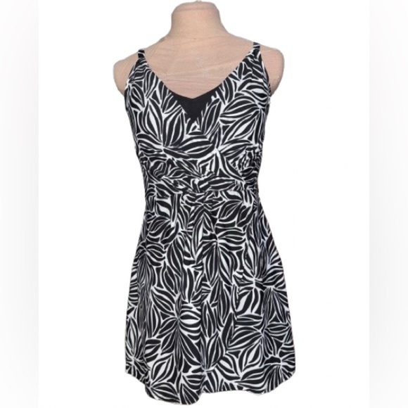 NWT Lands’ End swim dress. Wmns Sz med - Picture 1 of 4